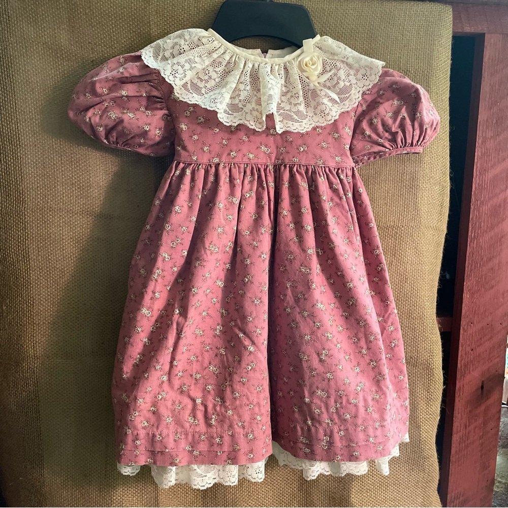 Vintage  C I Castro & Co  Girls Dress, Antique style/Rose print/lace